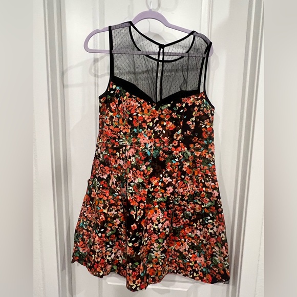 New beautiful head turner dress! - Picture 3 of 6